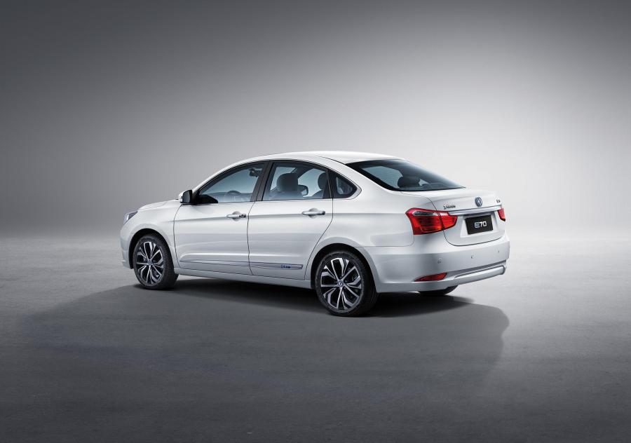  DongFeng Aeolus E70 2017 года  (фото 4 из 9)